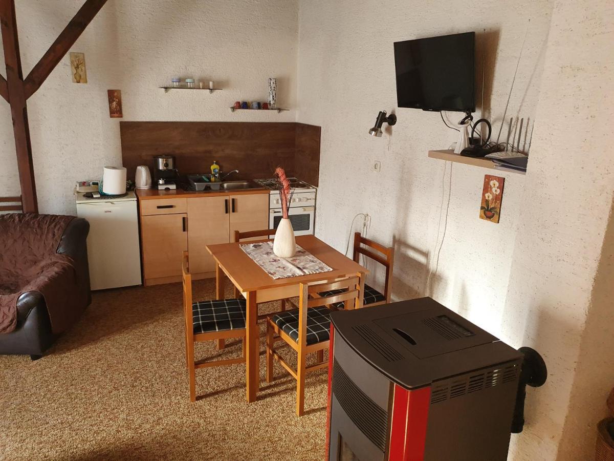 Apartmani Lovro โอกูลิน ภายนอก รูปภาพ