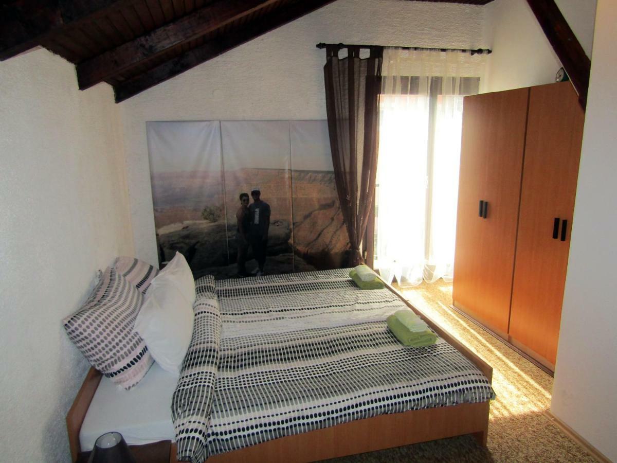 Apartmani Lovro โอกูลิน ภายนอก รูปภาพ